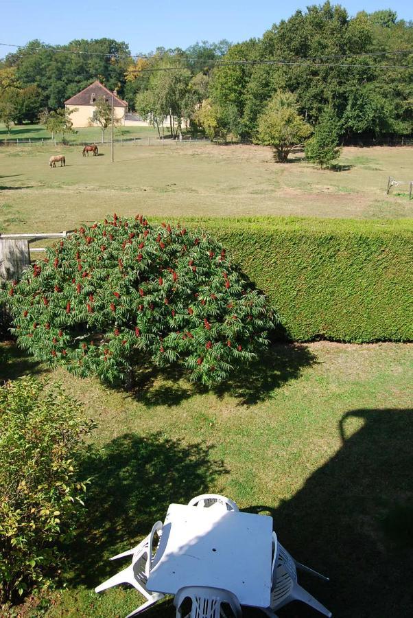 Gite Les Glycines Diges Bagian luar foto